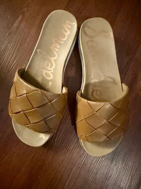 Woven Slide Sandals in Tan